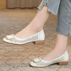 💝【Cel mai bine vândut】Pantofi eleganți din piele moale, cu toc mic și design perforat