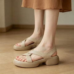 👡 sandale la modă cu barete încrucișate și talpă groasă
