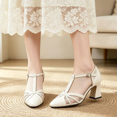 Pantofi de Damă Eleganți din Piele Lăcuită cu Toc Gros – Design cu Vârf Ascuțit și Barete Împletite