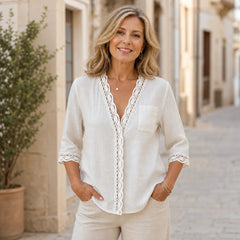 Eleganță și feminitate în fiecare detaliu! Descoperă noua bluză cu dantelă