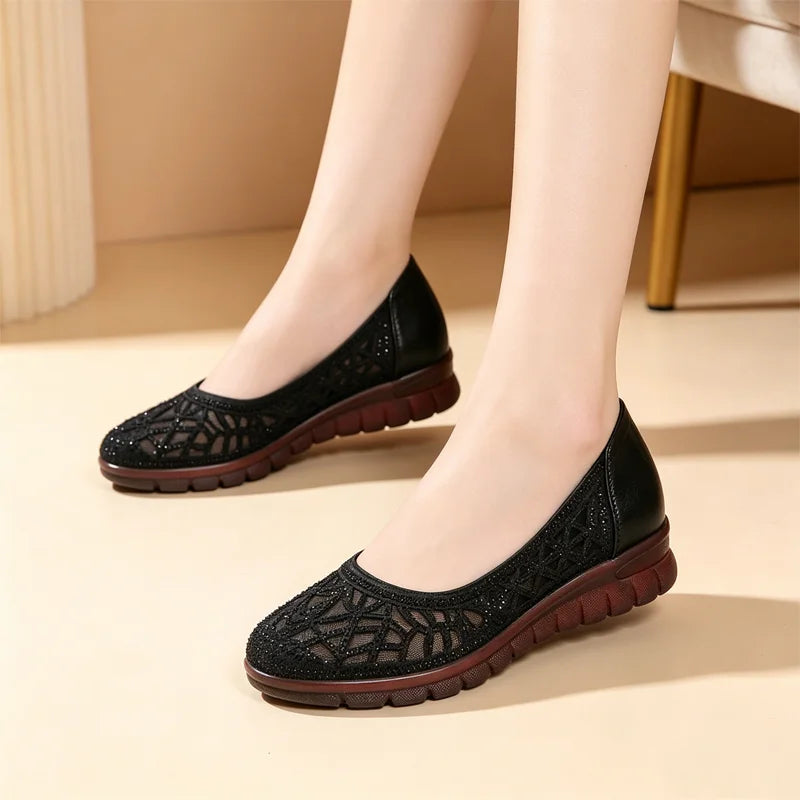 Talpă din gumă moale, 100% anti-alunecare. Încălțare rapidă „Slip-On”, disponibilă acum până la mărimea 41!
