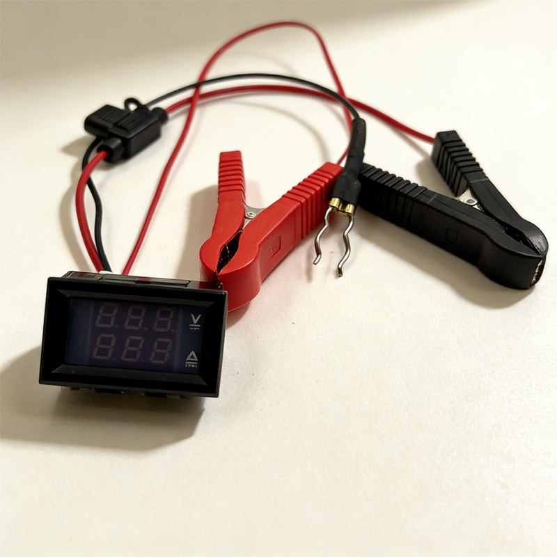 Tester de Scurgere Curent Auto cu Afișaj Digital Dual – Instrument de Diagnosticare Fără Întreruperea Alimentării, Voltmetru și Ampermetru, Siguranță Inclusă, Nu Necesită Multimetru