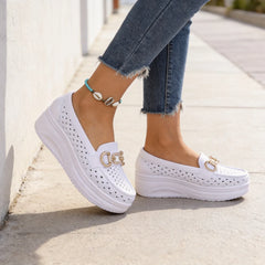 【Trend 2026】Mocasini Dama cu Platformă și Pană, Pantofi Casual de Vară cu Decupaje Laser Găurite, Stil Retro Retro Loafers (3 Culori, Mărimi 36-40) ✨
