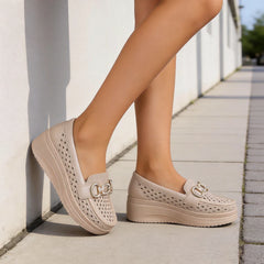 【Trend 2026】Mocasini Dama cu Platformă și Pană, Pantofi Casual de Vară cu Decupaje Laser Găurite, Stil Retro Retro Loafers (3 Culori, Mărimi 36-40) ✨