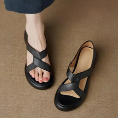 👡 sandale la modă cu barete încrucișate și talpă groasă