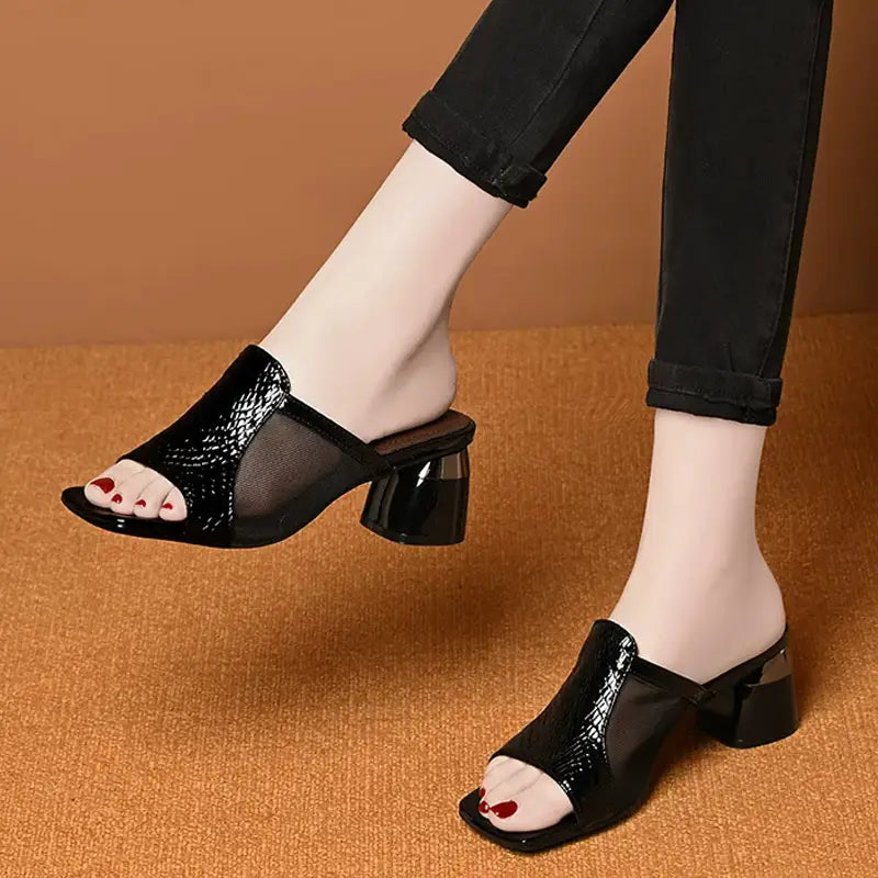 👡 papuci eleganți cu toc înalt, textură crocodil și inserții din plasă fină