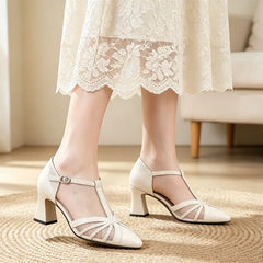 Pantofi de Damă Eleganți din Piele Lăcuită cu Toc Gros – Design cu Vârf Ascuțit și Barete Împletite
