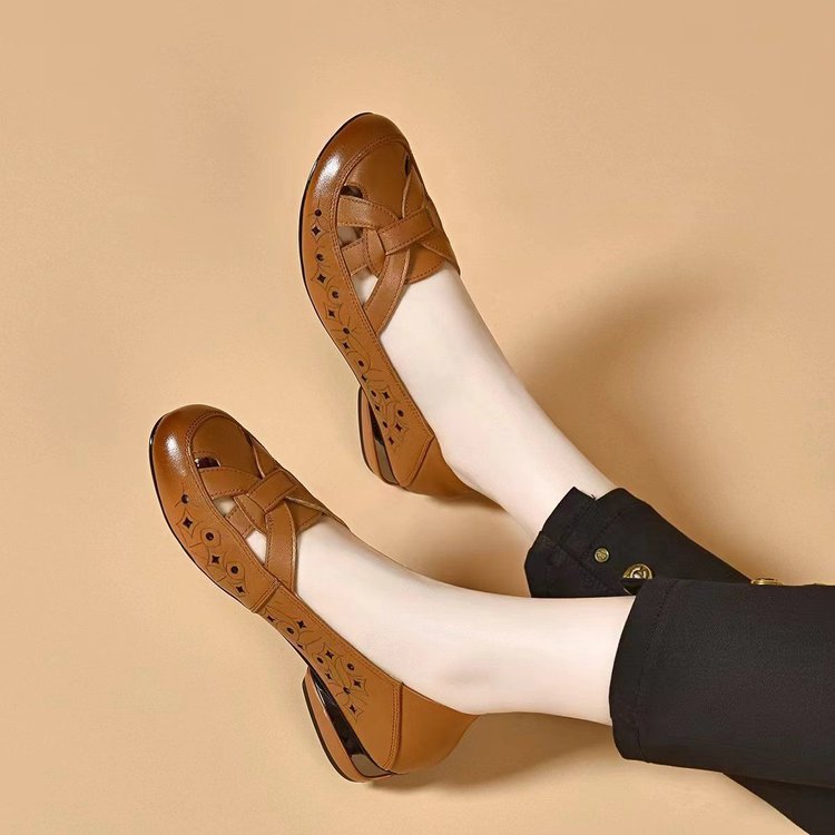 🔥【Vânzări mari】💞Nou model 2026 Pantofi din piele cu toc mic și design perforat