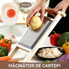 Dispozitiv 2-în-1 pentru Răzuire cu Protecție Inclusă. Ideal pentru piure de cartofi, morcovi, usturoi sau hrean!