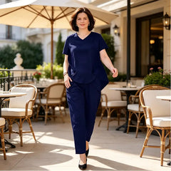 ✨Set de Damă din 2 Piese – Bluză cu Guler în V și Nasturi Decorativi, Pantaloni cu Design Modern și Rafinat