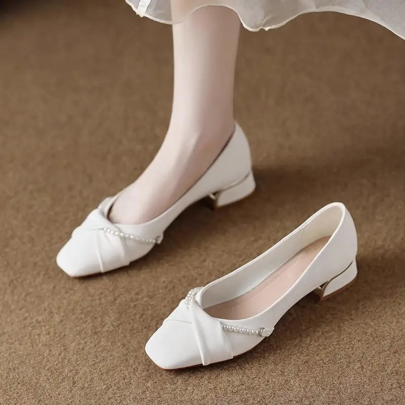👡 pantofi franțuzești delicați, cu perle decorative și toc mic
