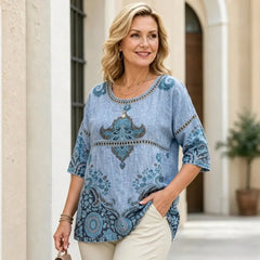 Stil Boho-Chic Parizian: Imprimeu digital vibrant și detalii rafinate din dantelă perforată pentru un look tineresc și plin de prospețime!