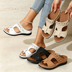 👡【Piele naturală integrală îmbunătățită】Papuci la modă cu platformă tip pană și inel decorativ